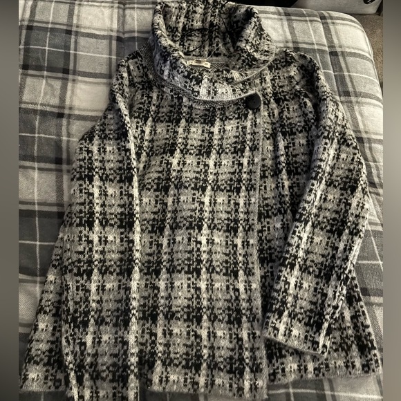 NWOT women’s winter sweater - Picture 1 of 6